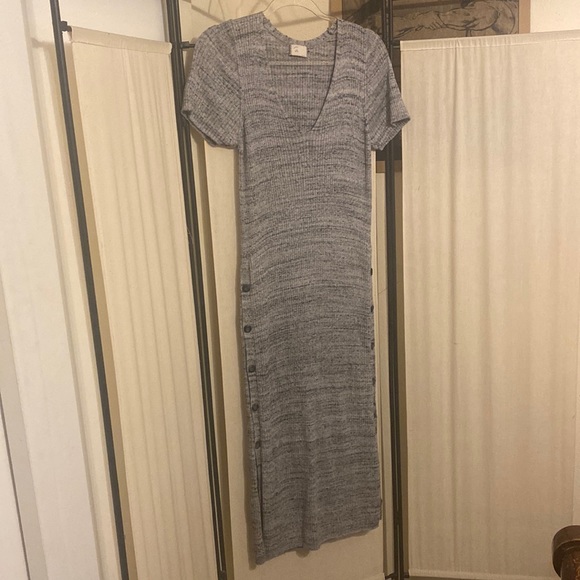 Anthropologie Woven Dress with V Neck, Side Button Detail; Excellent Condition - Picture 1 of 6